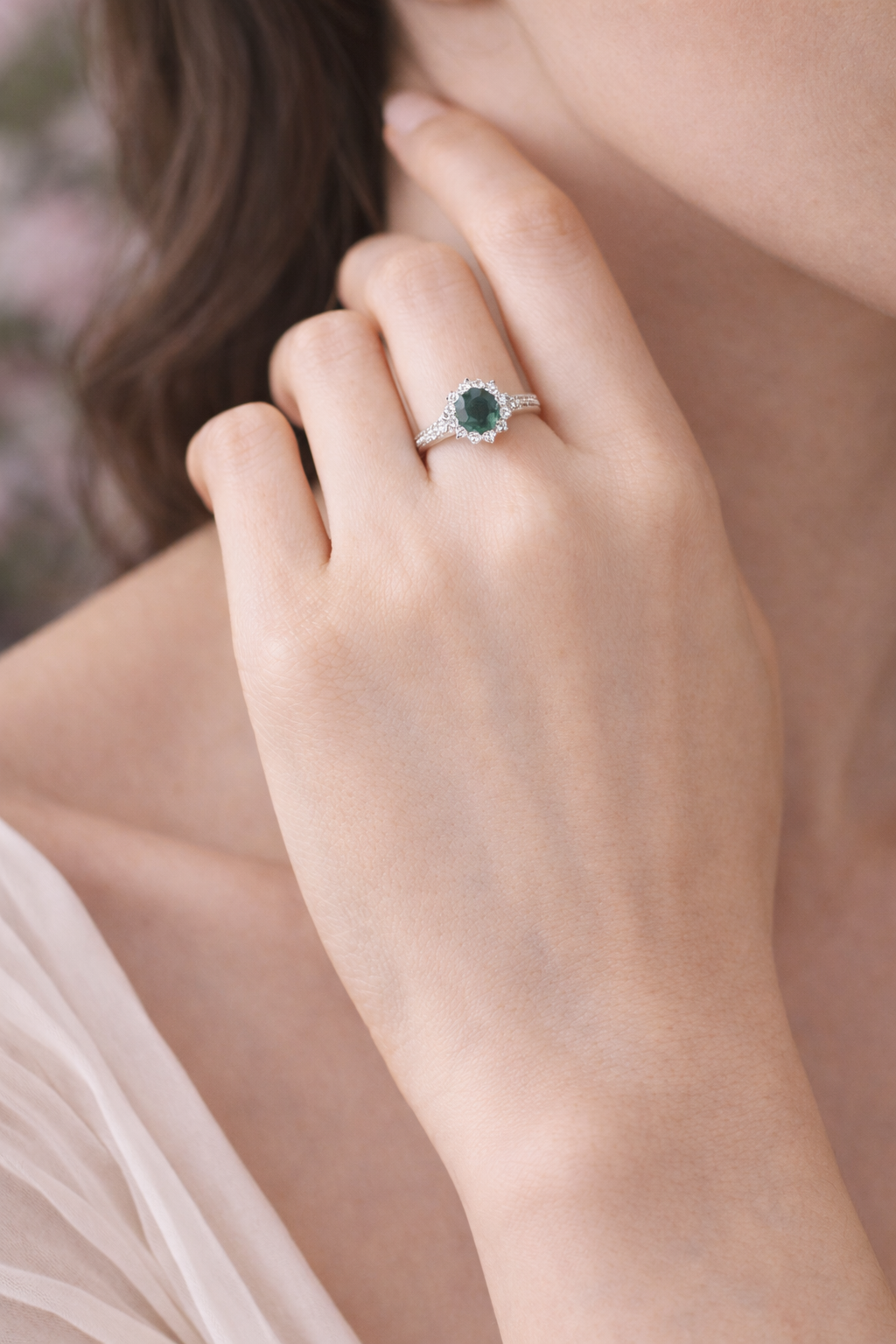 Elegant Green Simulated Gem Stones Halo Ring Alloy Band Cocktail Dress Ring Gift # R132